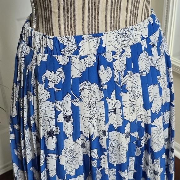 Banana Republic Women’s Print Pleated A-Line Midi Skirt Size Petite S - Picture 4 of 6